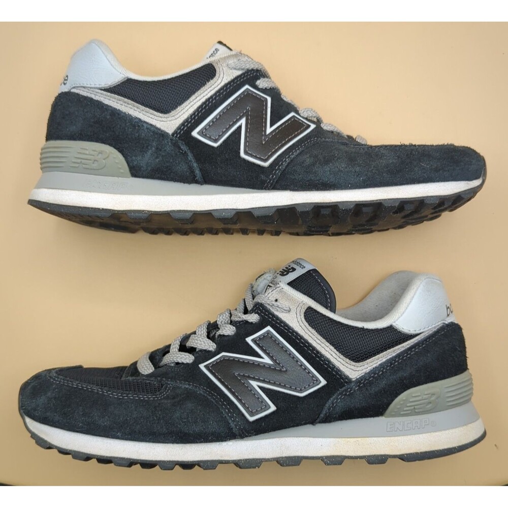 New Balance 574 Core Men's Sz 9.5 Black White Suede Running Shoes ML574EVB